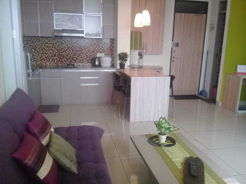 Luxury Living At The Edge - carbon neutral hotel in Cimahi