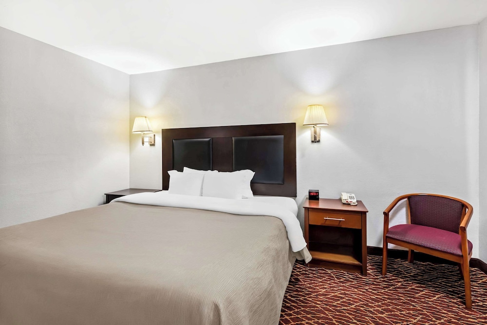 Quality Inn Marietta near Dobbins ARB - photo 16