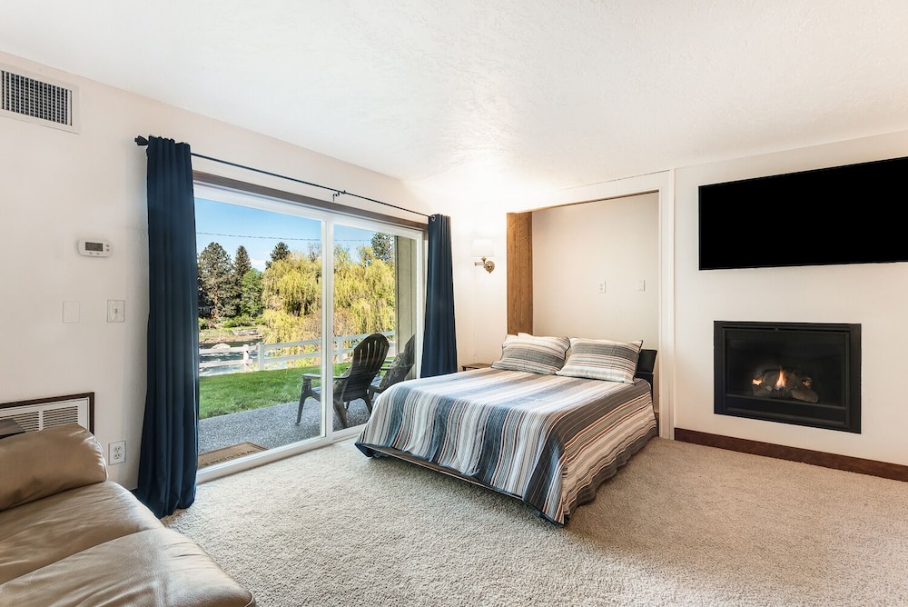 Bend Riverside Inn & Suites - photo 103