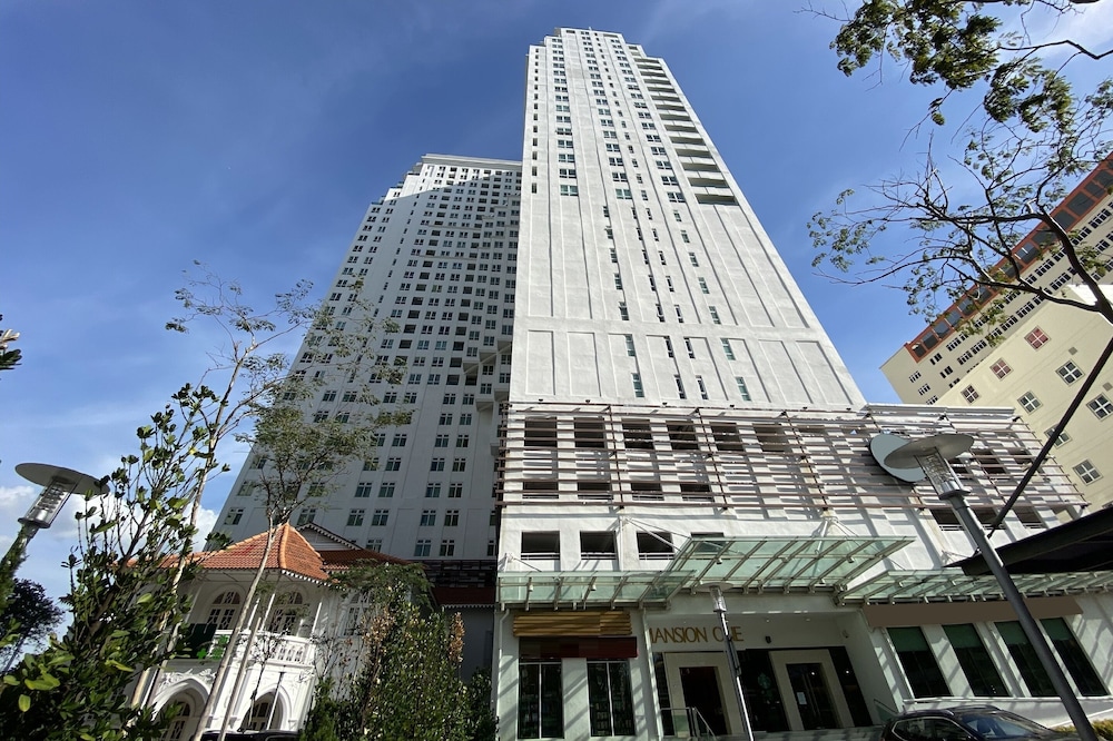 OYO 90192 Mansion One Suites — hotel in George Town
