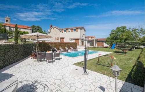 Four Bedroom Apartment In Nova Vas — 4-Star Luxury Hotel in Brtonigla, Croatia