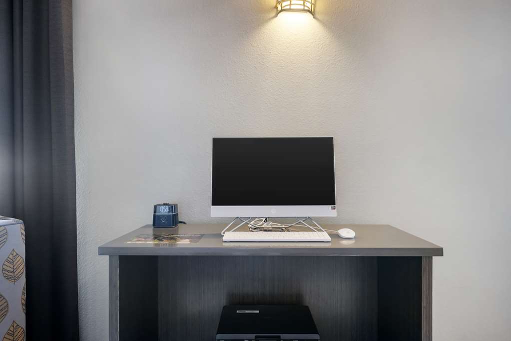 Best Western Plus Kalispell Glacier Park West Hotel & Suites - photo 35