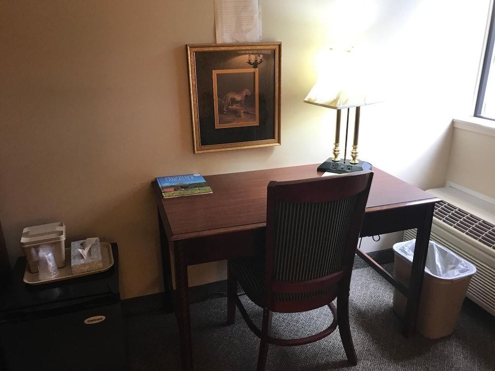 Warwick Inn And Suites - photo 2