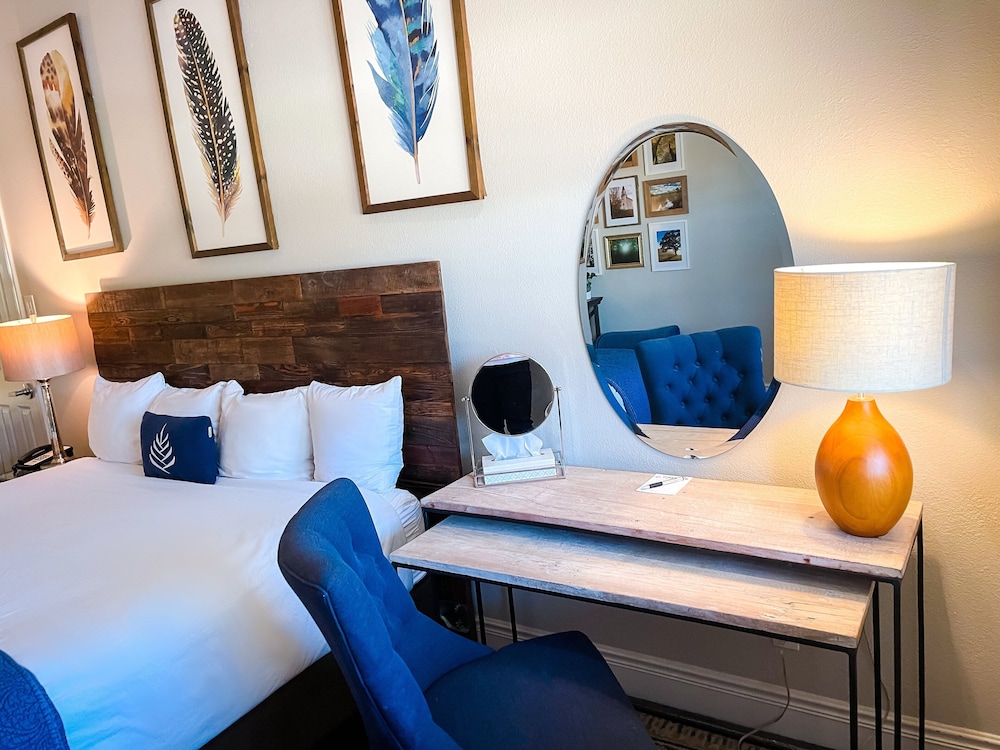 Pinemark Inn & Suites - photo 9