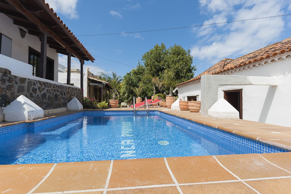 Finca Paraiso Casa Rural Tenerife — 5-Star Luxury Hotel in La Laguna, Spain
