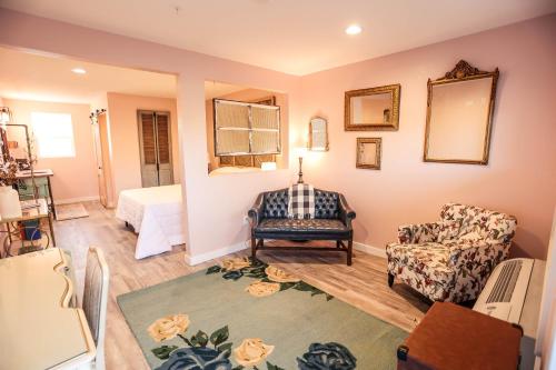 The Blue Buffalo Motel - photo 27