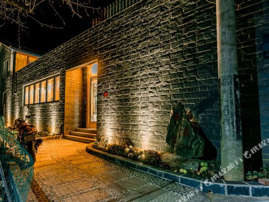 Plum Tree Lakeside Resort in Yuhu, People's Republic of China