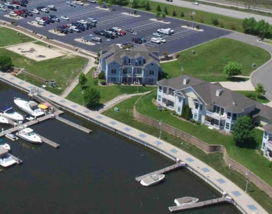 Serenity on the Shores — hotel in Portage