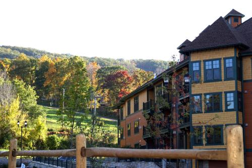 Mountain Creek Resort at Appalachian Hotel Pool & Hot Tub in Vernon, United States