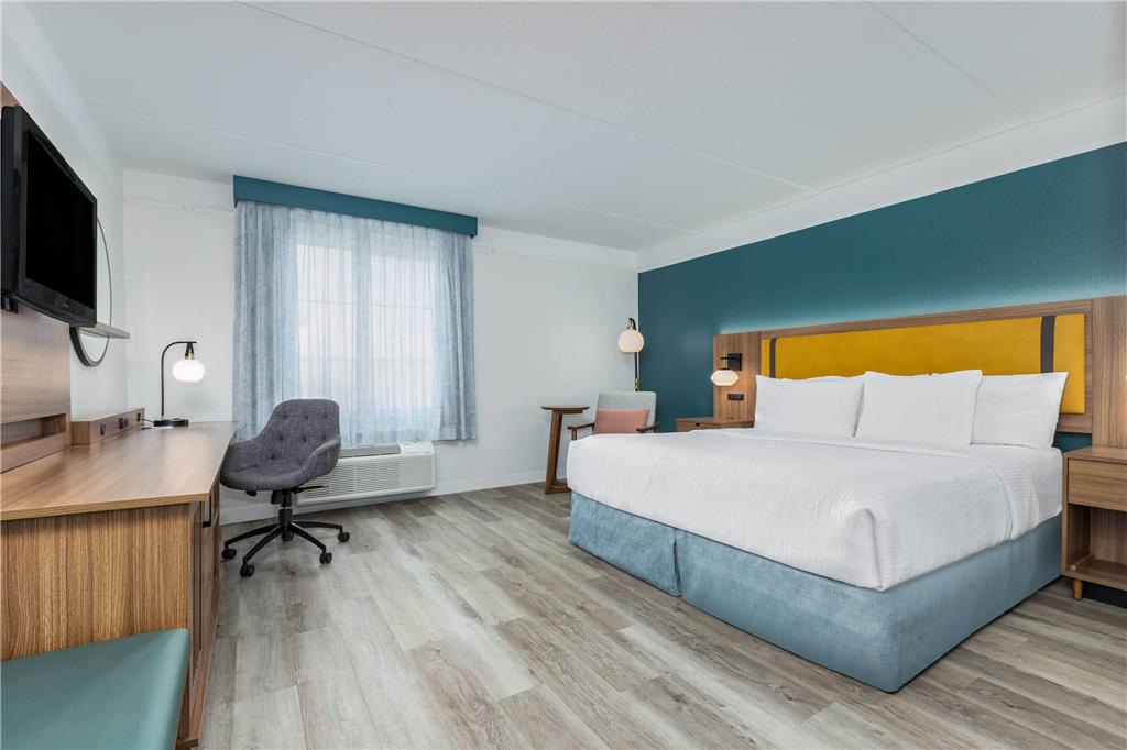 La Quinta Inn & Suites by Wyndham Sherman - photo 42