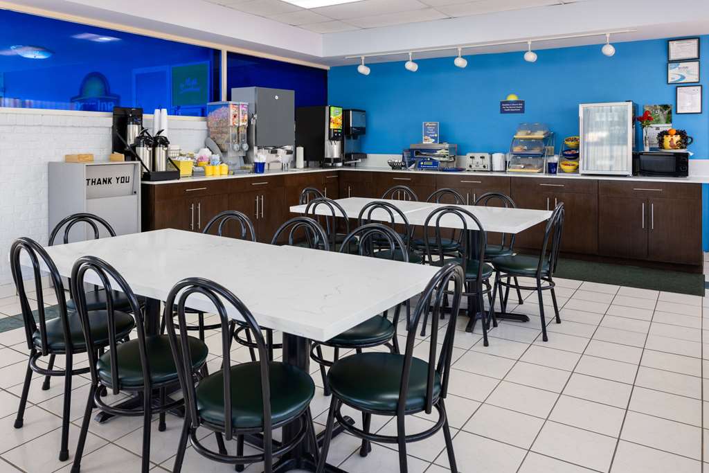 Days Inn by Wyndham Forsyth - photo 4