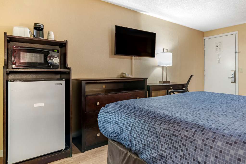 Econo Lodge Oxford near Choccolocco Park - photo 13