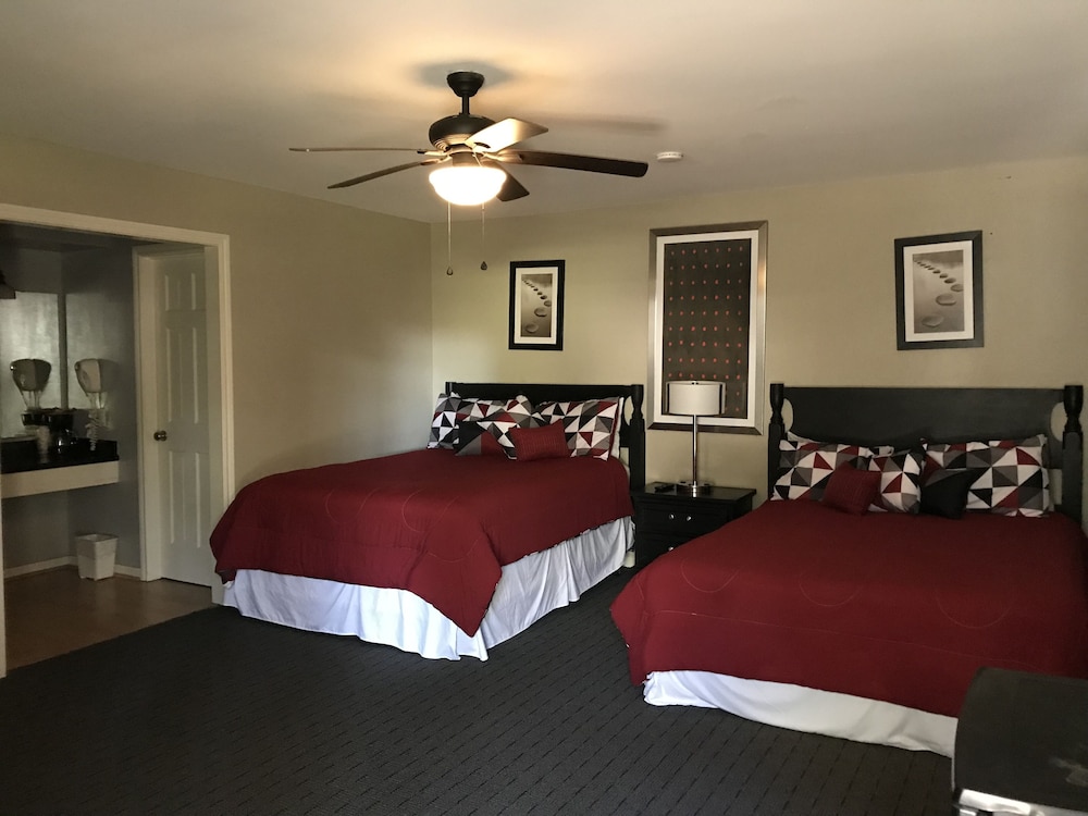 Columbia Lakes Resort Cottages - photo 3