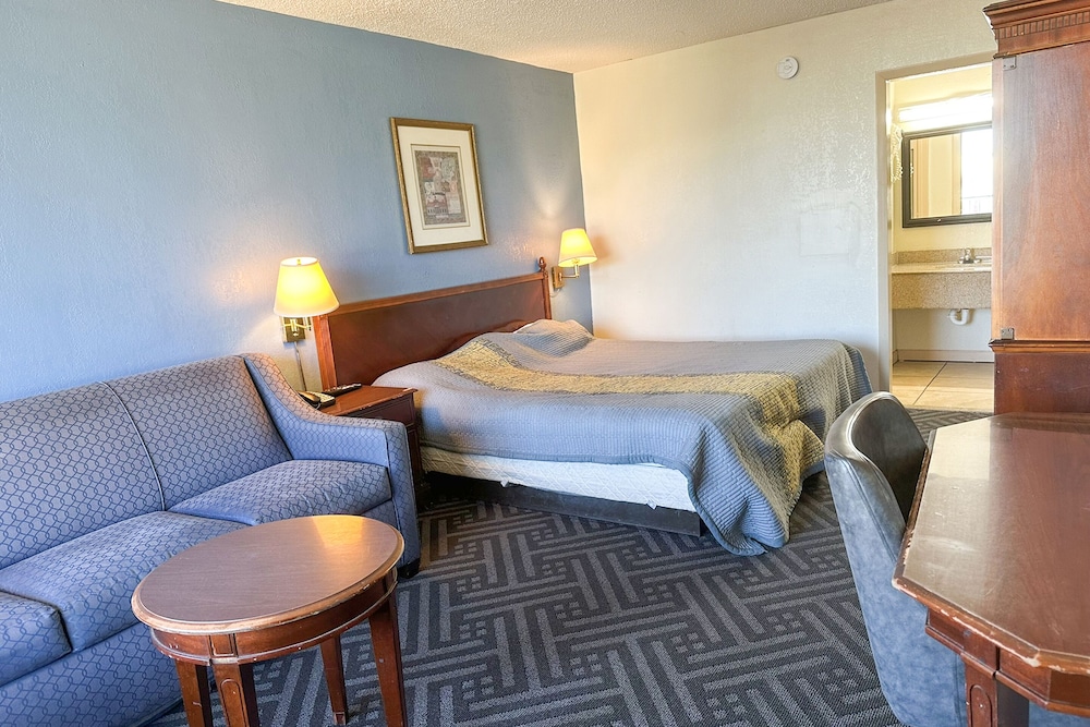Super Inn Suites By Oyo Milledgeville — Milledgeville