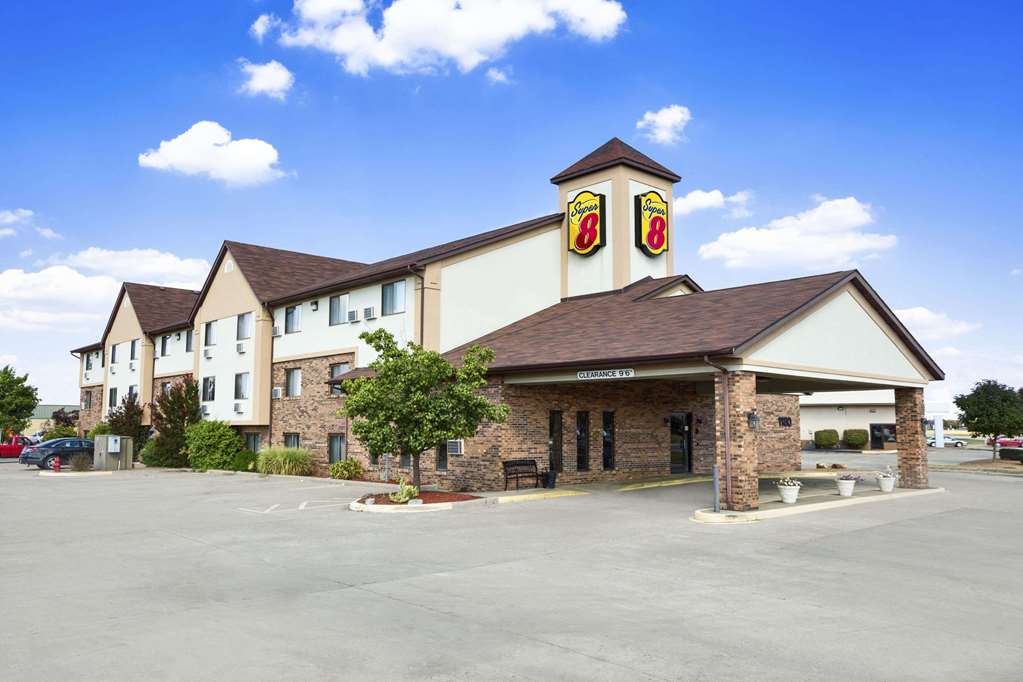Super 8 by Wyndham Carbondale - featured photo