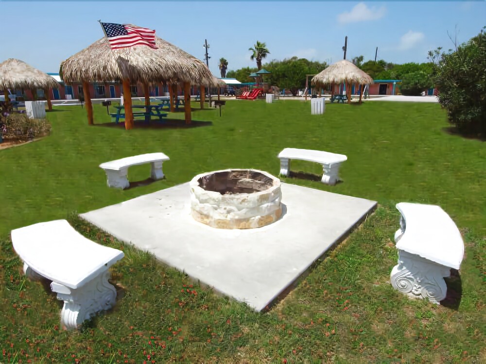 Shark Reef Resort Motel & Cottages - photo 32