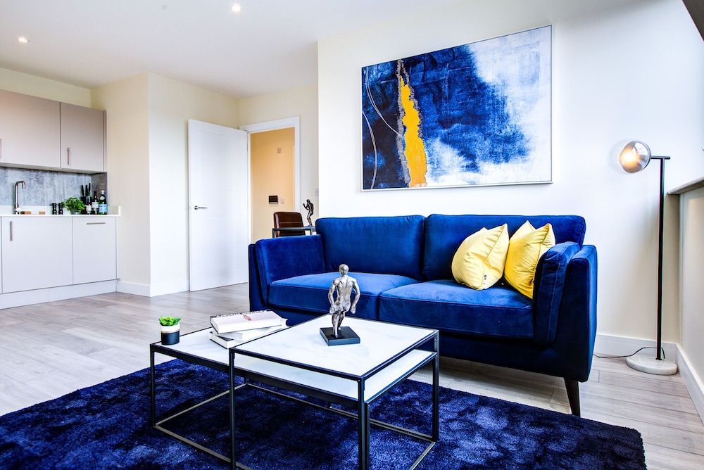 Charming 2 bed Apartment in Cheam Sutton — 4-Star Luxury Hotel in Sutton, United Kingdom