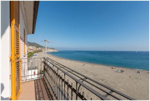 SeaBreeze your home on the sand — 4-Star Luxury Hotel in Varazze, Italy