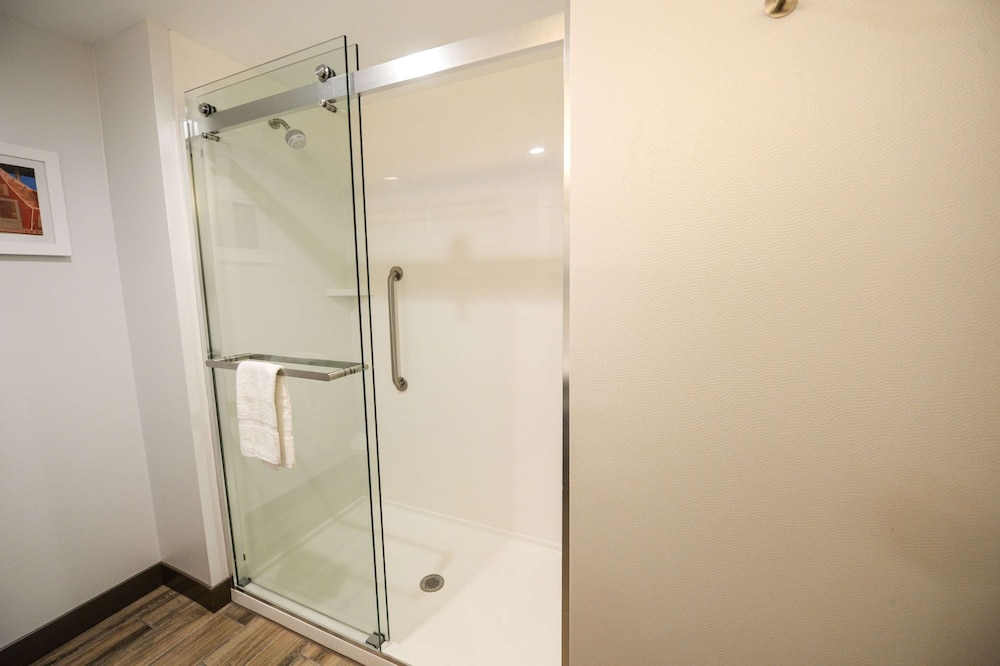 Hampton Inn & Suites Lenoir - photo 33