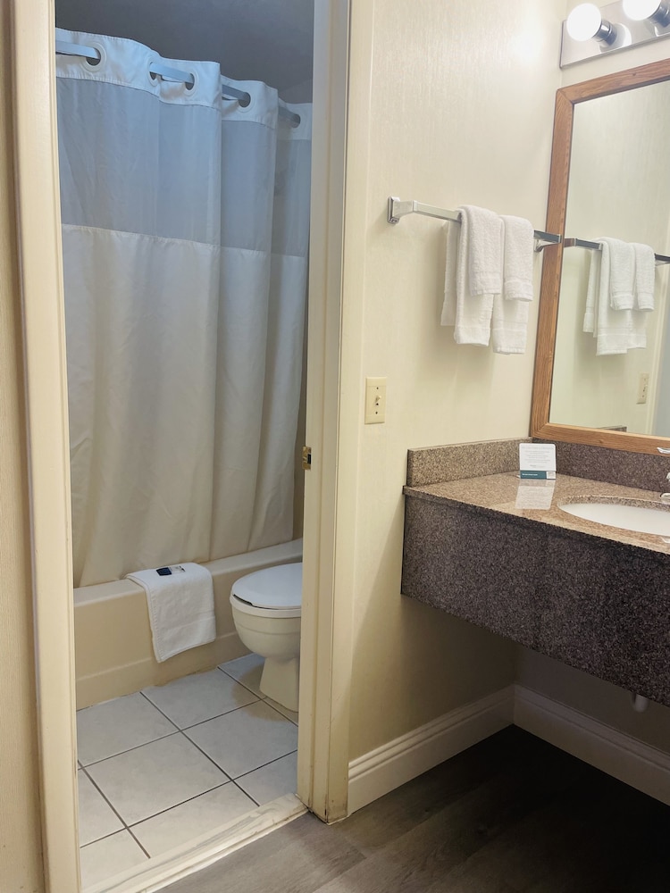 America's Best Value Inn Sandpoint - photo 26