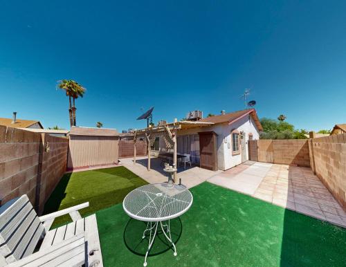Stylish 3 Bedroom Las Vegas Getaway with Amenities