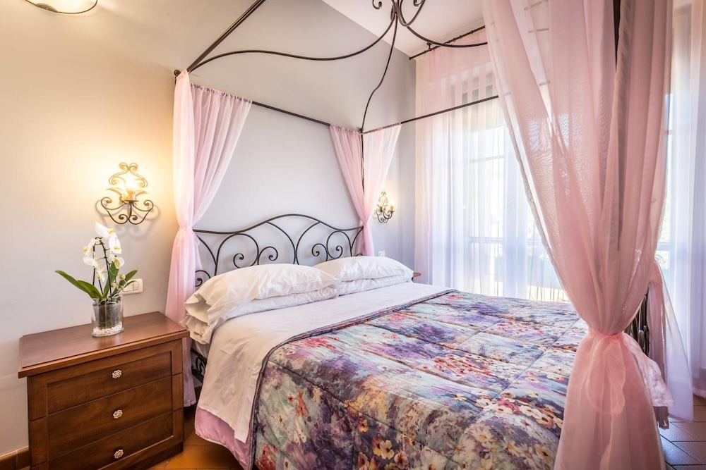 B&B Antiche Armonie — 4-Star Luxury Hotel in Florence, Italy