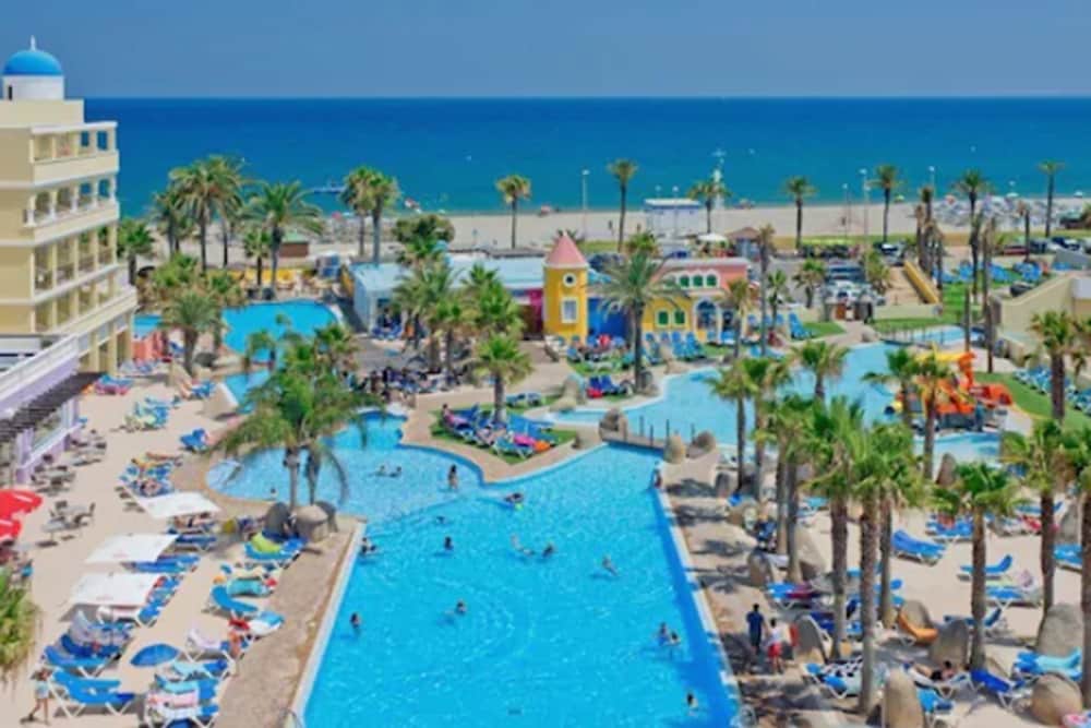 Mediterraneo Bay Hotel & Resort