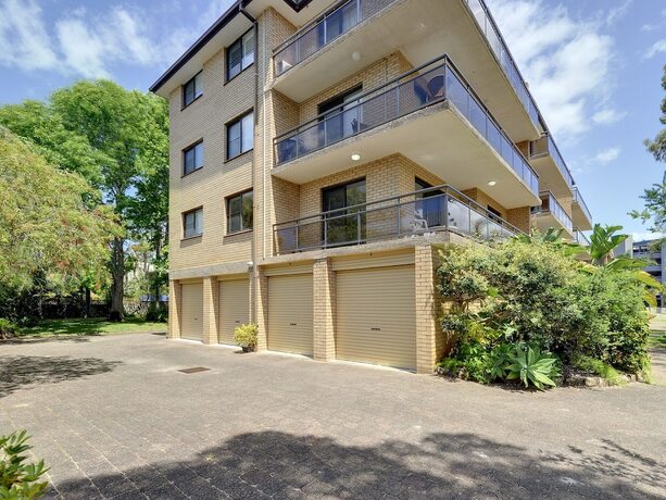 Victory Court Unit 1 3 7 Columbia Close — 4-Star Luxury Hotel in Nelson Bay, Australia