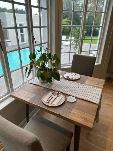 Camellia Cottage Bay Room