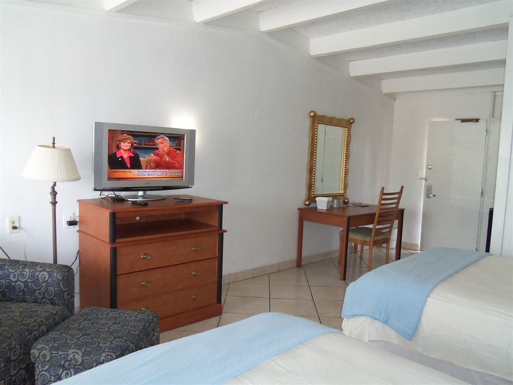 Peaks Hotel and Suites - photo 3