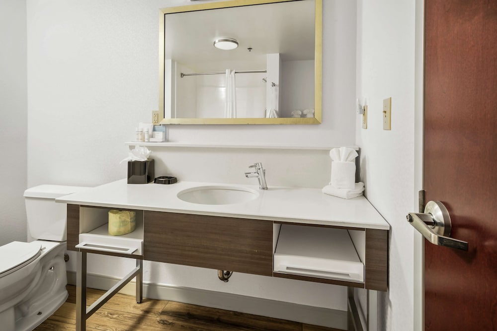 Hampton Inn Wilson Downtown - photo 35