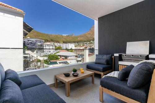 Jade Views Sea Point Studio pvt balcony views