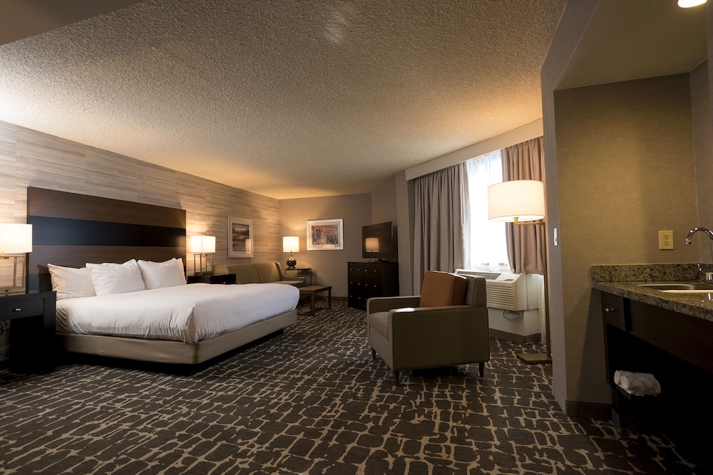 DoubleTree by Hilton Denver Aurora - photo 12