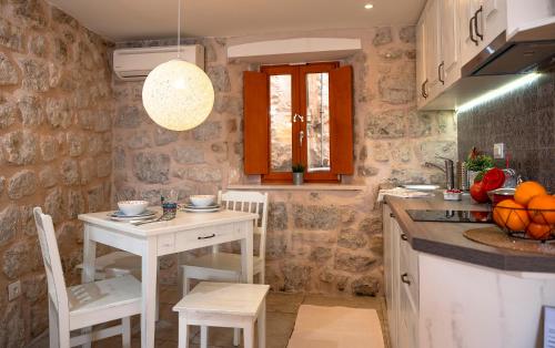 Imperia Chic place with balcony self check in 0 24h & free luggage storage