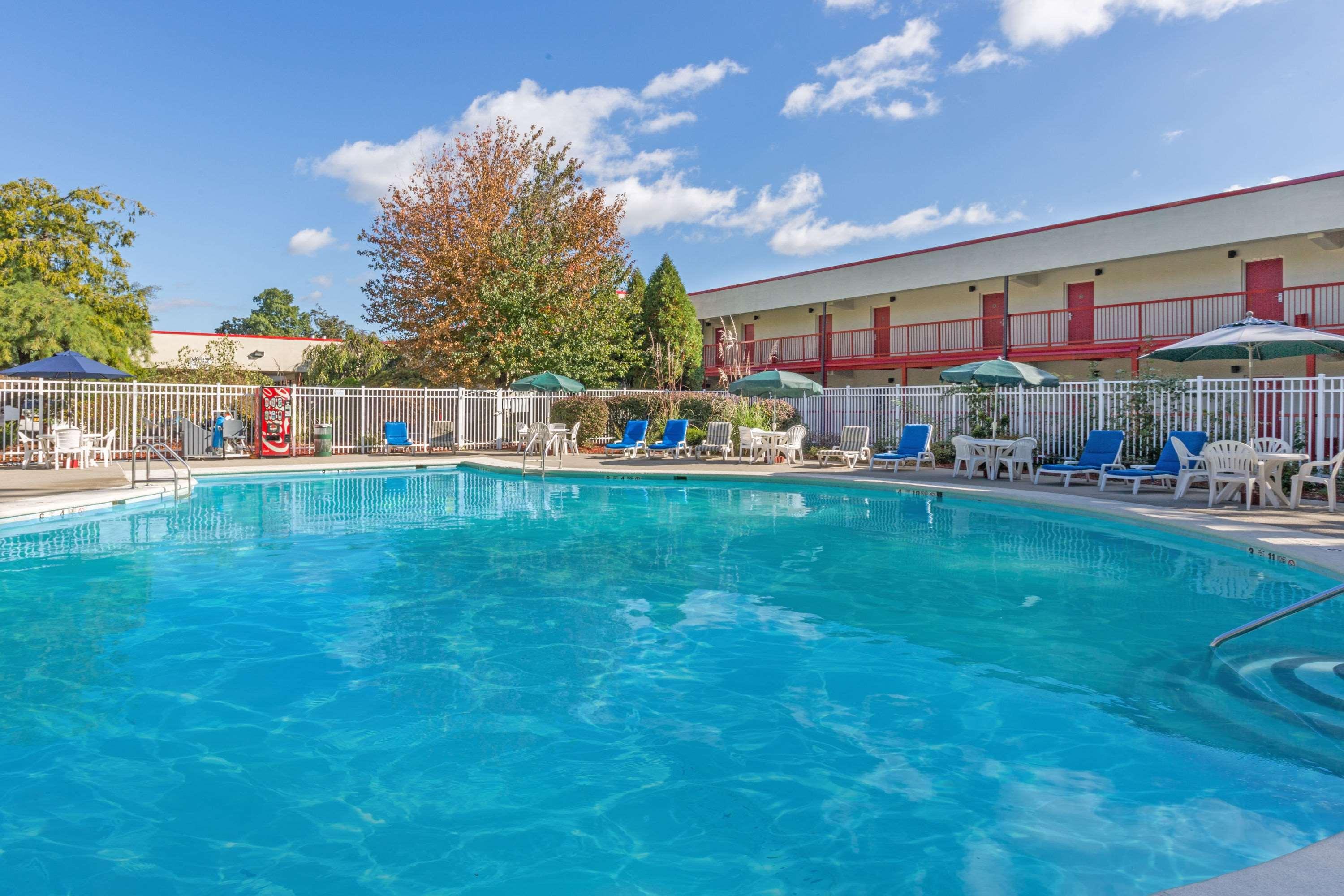Hilltop Inn & Suites - photo 6