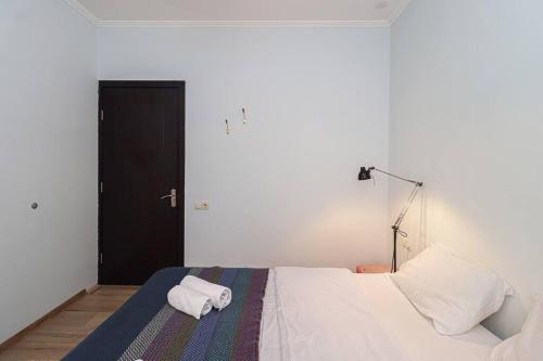 Vintage 2BR Apartment Managed By Wehost