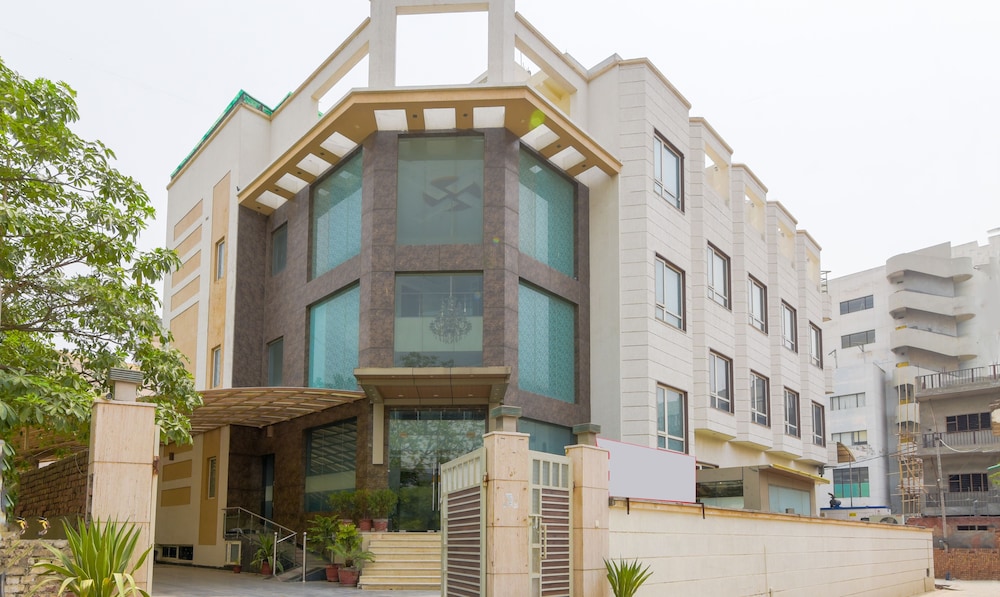 Treebo Q Cent - carbon neutral hotel in Gurgaon