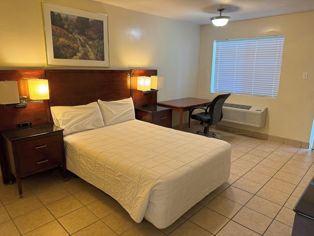 Big Chile Inn & Suites - photo 12