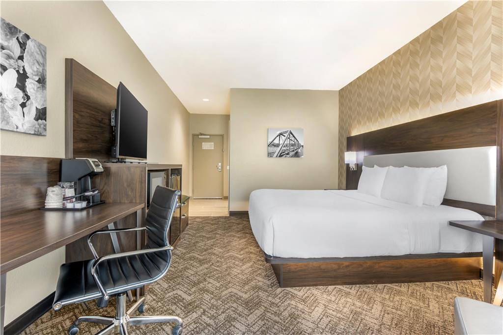 Best Western Plus Parkside Inn & Suites - photo 23