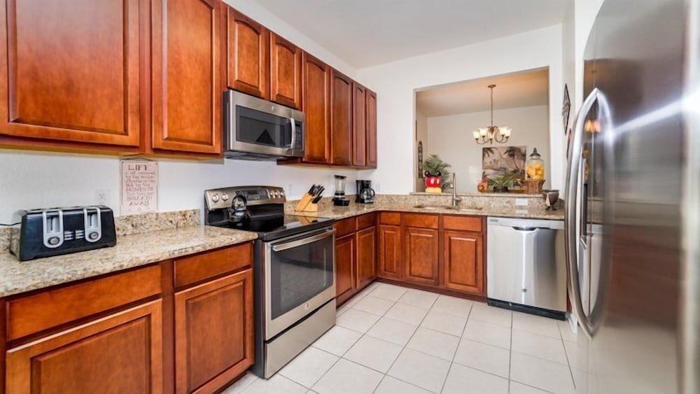 Beautiful 5 Bedroom 5 Bath Pool Home in Windsor Hills Resort - photo 4