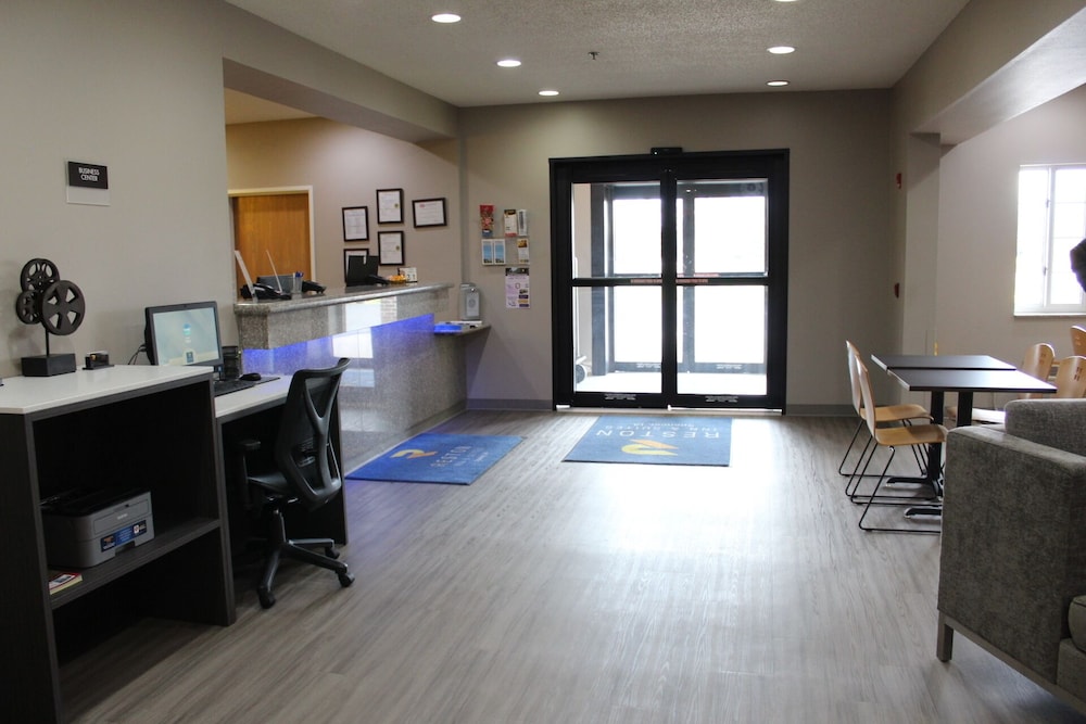 Reston Inn & Suites - photo 37