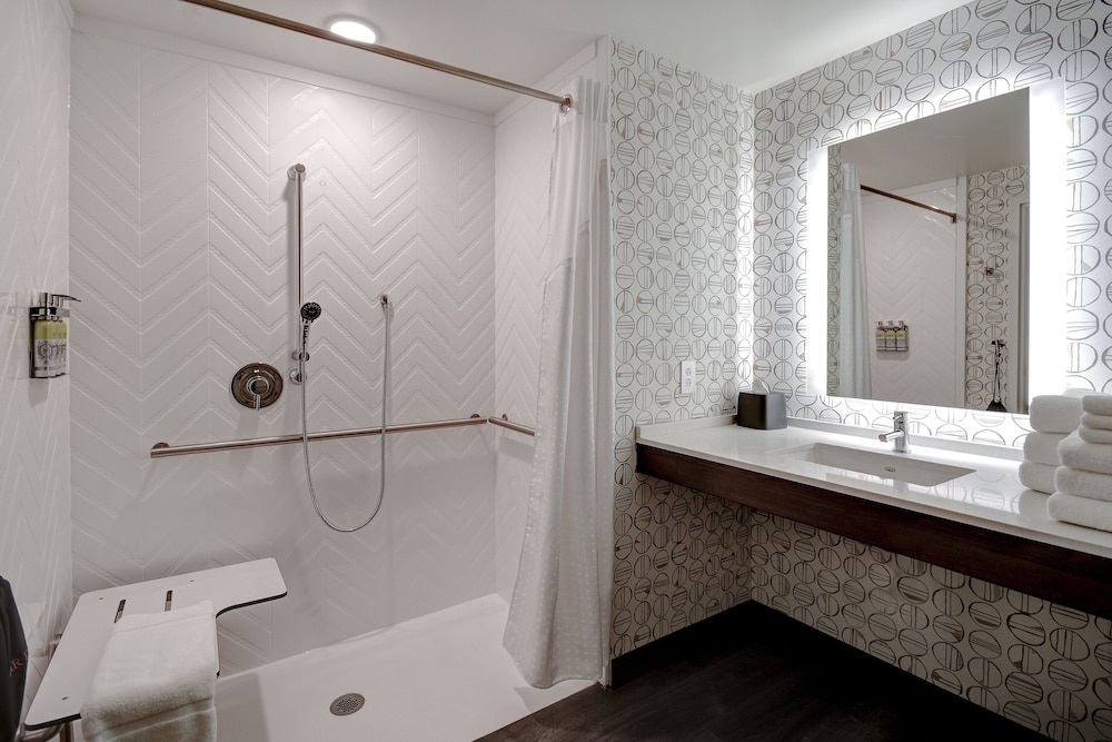 Holiday Inn Erie by IHG - photo 23