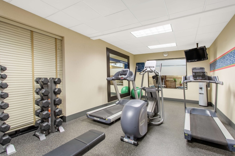 Hampton Inn & Suites Albany Airport - photo 20