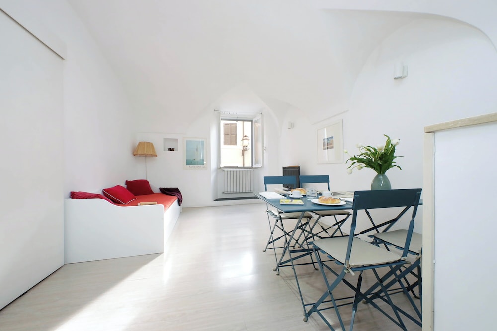 Cimarra Apartment — 4-Star Luxury Hotel in Rome, Italy
