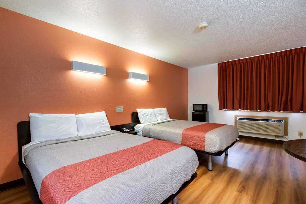 Motel6 Davenport IA - photo 12