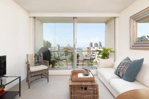 Home with a View with Pool and Roof Terrace Garden — 4-Star Luxury Hotel in Sydney, Australia