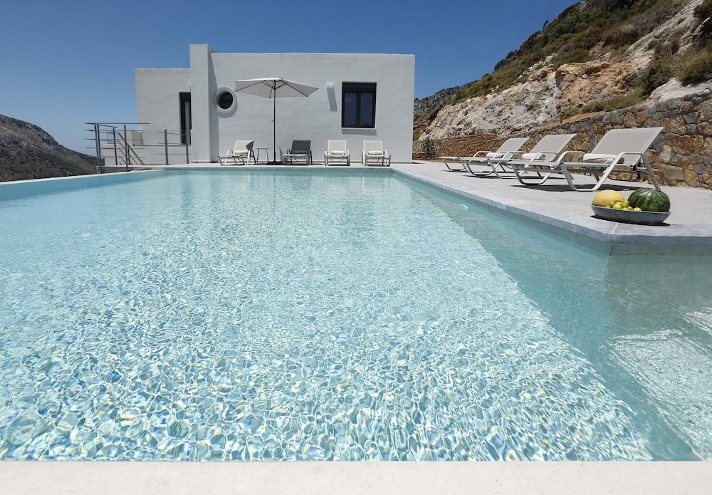 Aires Villa — 4-Star Luxury Hotel in Agios Nikolaos, Greece