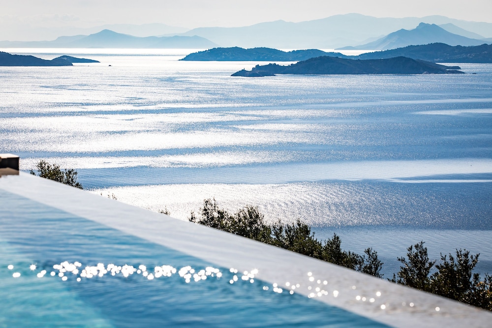 Rodon Luxury Villas Eos — 4-Star Luxury Hotel in Skopelos, Greece