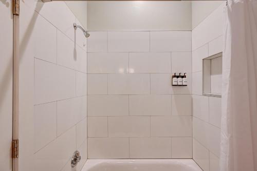 South Main Residences by Surf Hotel - photo 17