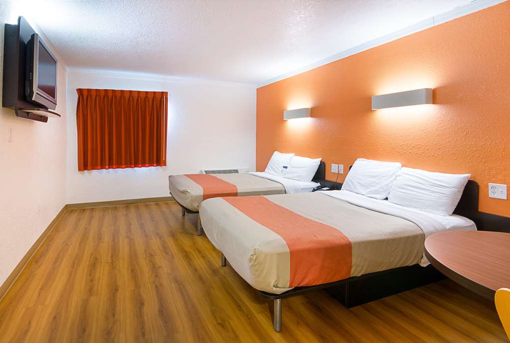 Motel 6 Tampa FL Fairgrounds - photo 17